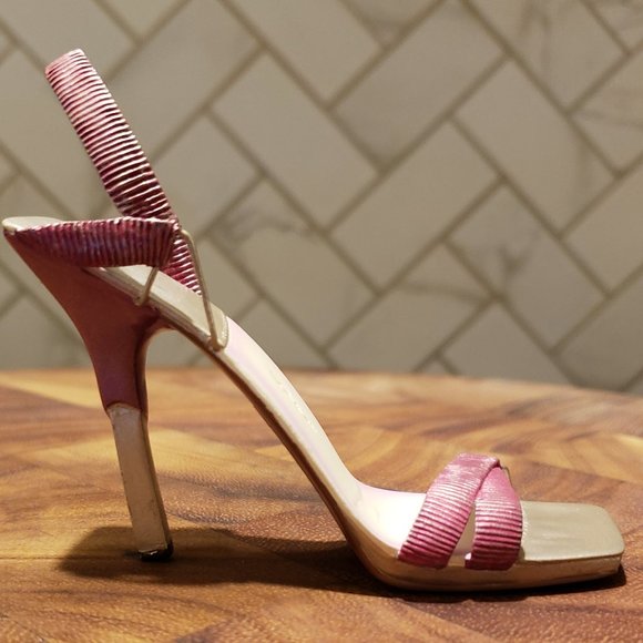 Just the Right Shoe, Unforgettable, 25388, 2003 - Picture 2 of 11